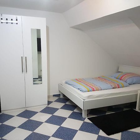 Ruhige Gemuetliche Ferienwohnung In Karlsruhe Daxlanden Fuer Monteure, Pendler, Geschaefsreisen, Wochenendreisen ภายนอก รูปภาพ